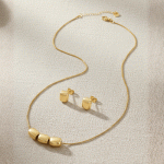 Juego de Collar y Aretes Esencia Dorada Bañado en Oro