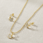 Juego de Cadena, Dije y Aretes Lazo de Perla Bañado en Oro