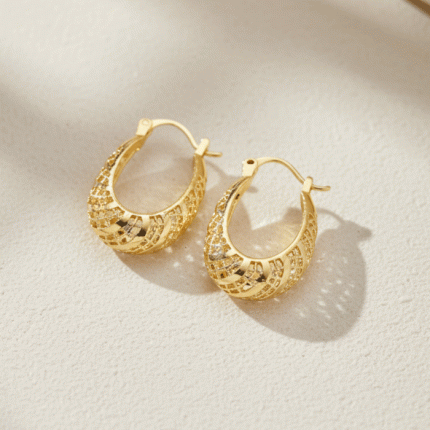Argollas Elegancia Dorada con Brillo de Circones Bañadas en Oro