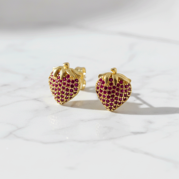 185 Aretes de Fresa "Berry Sparkle" | Baño de Oro con Circones Fucsia - Imagen 1