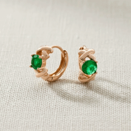 Argollas Huggies con Baño de Oro Rosa y Esmeralda Creada