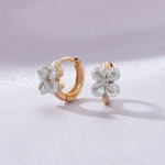 Argollas Huggies Trébol de la Suerte para Niñas Baño de Oro y Circones