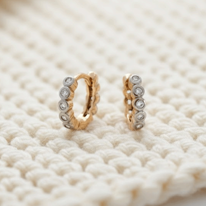 207 Argollas Huggies para Niñas Baño de Oro y Circones - Imagen 1