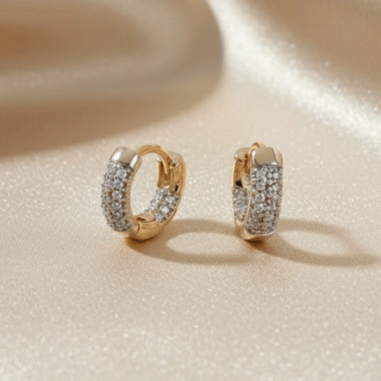 Argollas Huggies Baño de Oro con Pavé de Circones