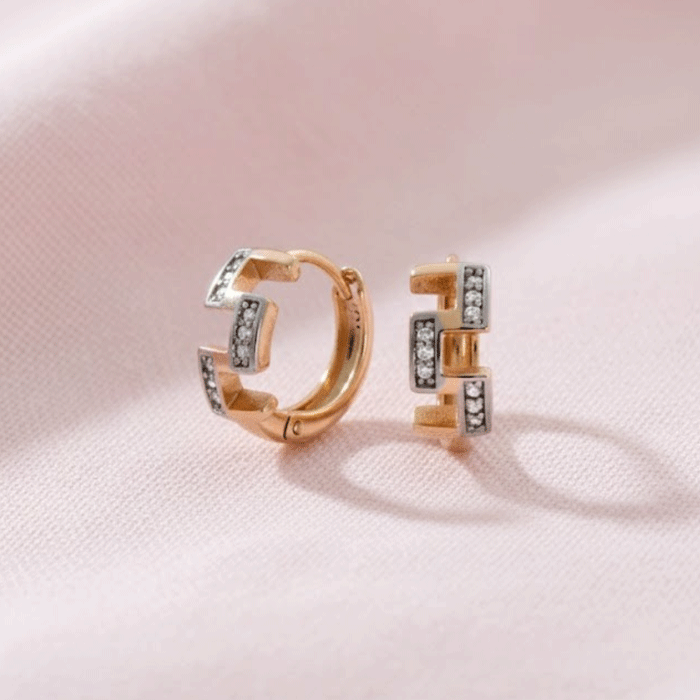 217 Argollas Huggies Geométricas Bicolor para Niñas - Baño en Oro con Circones - Imagen 1