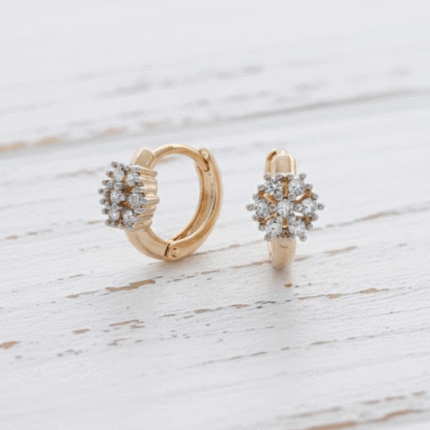 Argollas Huggies 'Cluster Floral' para Niñas - Baño en Oro con Ramillete de Circones