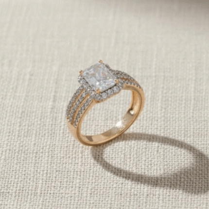 Anillo Royal Princess Bañado en Oro Italiano 24KT con Circones Corte Esmeralda