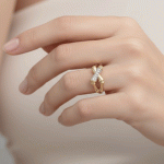 Anillo Bamboo Chic Bañado en Oro Italiano 24KT con Circones y Detalle en Oro Blanco - Imagen 2