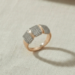 Anillo Triple Spark Bañado en Oro Italiano 24KT con Pavé de Circones y Detalle en Oro Blanco