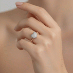 Anillo Heart Shine Bañado en Oro Italiano 24KT con Circones y Detalle en Oro Blanco - Imagen 2