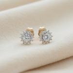 Aretes Flor Radiante Bañados en Oro Italiano 24KT con Circones y Detalle en Oro Blanco