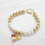 Pulsera Bañada en Oro con Perlas y Dijes de Corazón y Ojo Protector – Elegancia y Significado