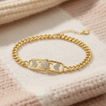 Pulsera Bañada en Oro con Tortuga y Circones – Elegancia y Protección en un Solo Diseño