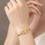 Pulsera Bañada en Oro con Tortuga y Circones – Elegancia y Protección en un Solo Diseño - Imagen 2