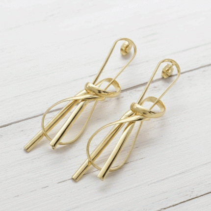 Aretes Elegantes Nudo Dorado Bañados en Oro para Dama