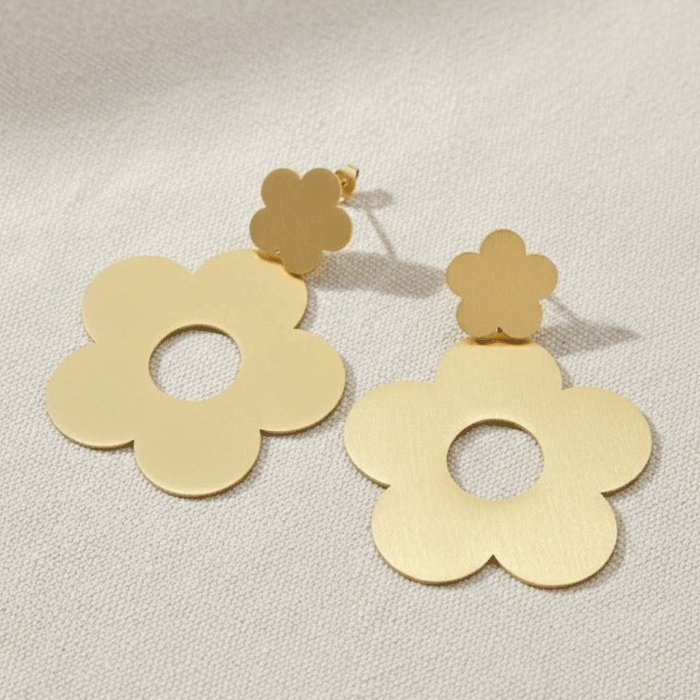 381 Aretes Flor Dorada en Acero Inoxidable para Dama - Imagen 1