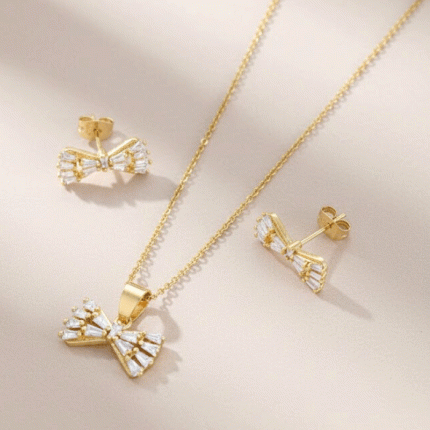 Juego de Cadena con Dije y Aretes Bañado en Oro – Diseño de Lazo con Brillo