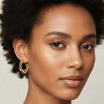 Semi Argollas Doradas Diseño Ondas Caladas Bañadas en Oro - Imagen 2