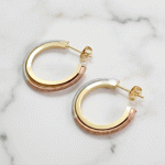 Semi Argollas Bañadas en Tres Oros – Diseño Elegante y Moderno