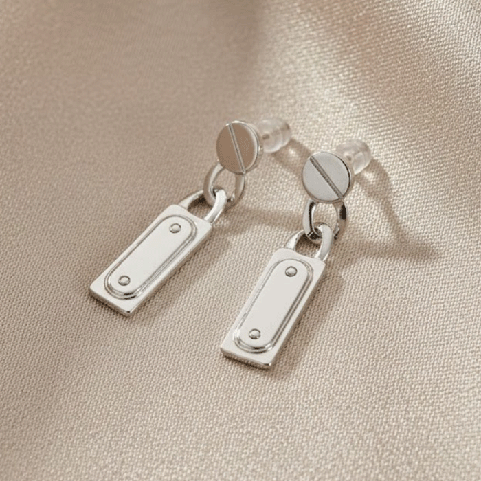 395 Aretes Bañados en Plata con Diseño Minimalista de Placa Colgante - Imagen 1