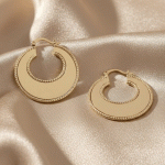 Argollas Doradas Clásicas con Detalle Trenzado – Baño de Oro