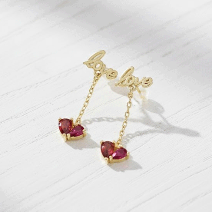 429 Aretes Medianos “Love Heart” Bañados en Oro con Dije de Corazón Rojo - Imagen 1