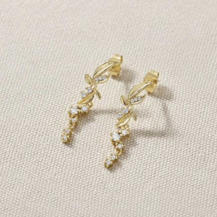 435 Aretes Medianos Bañados en Oro con Diseño Floral y Circones Brillantes - Imagen 1