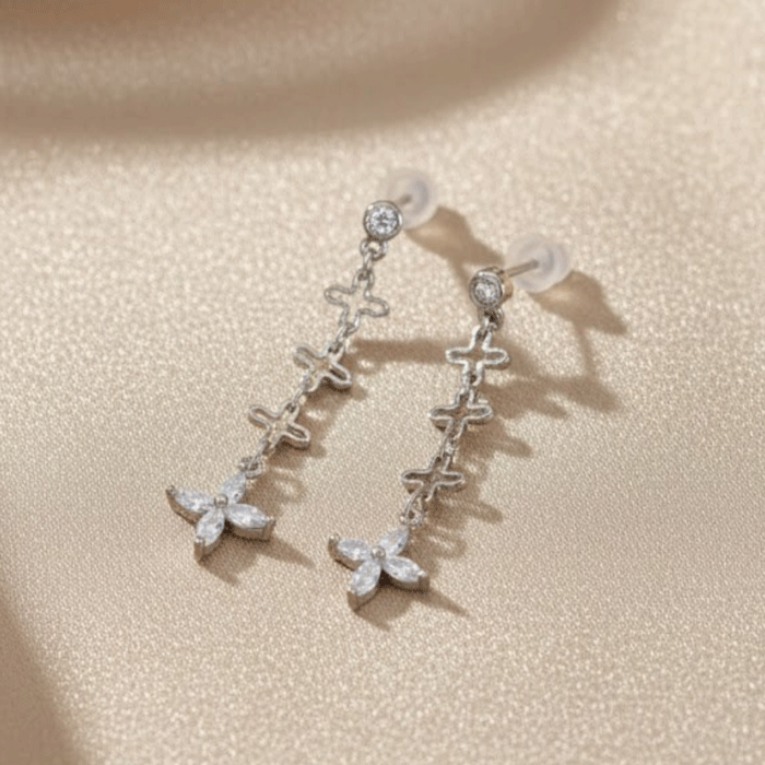 439 Aretes Medianos Bañados en Plata con Diseño Floral y Circones Brillantes - Imagen 1