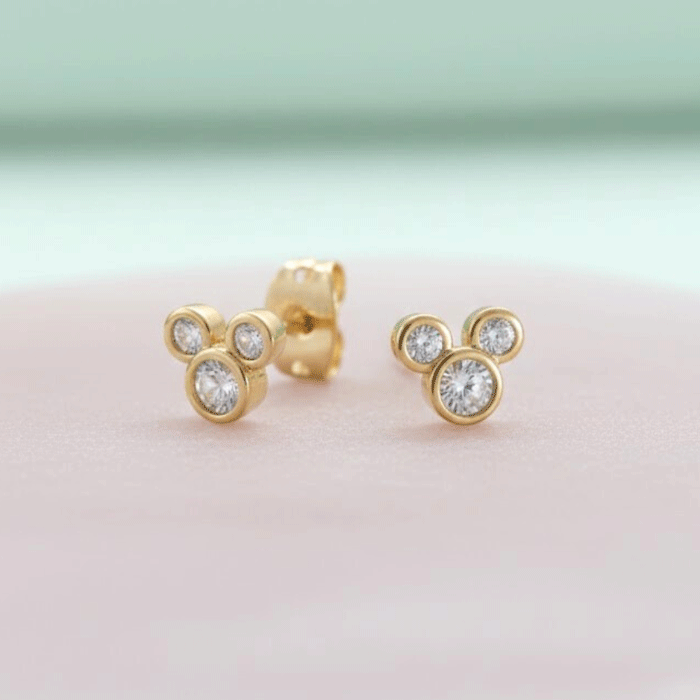 441 Aretes Mini Brillantes Bañados en Oro – Diseño Dulce y Elegante - Imagen 1