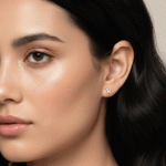 Aretes Mini Brillantes Bañados en Oro – Diseño Dulce y Elegante - Imagen 2