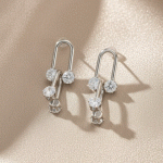Aretes Modern Link Bañados en Plata con Circones Brillantes