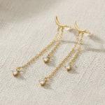 Aretes Largos Luna Dorada con Cadenas y Circones – Baño de Oro