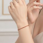 Pulsera Tejida de Cordón Rojo con Baño de Oro - Imagen 2