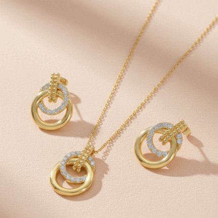 Juego de Cadena, Dije y Aretes Doble Aro Bañados en Oro con Cristales