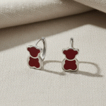 Argollas Huggies para Niñas Bañadas en Plata – Diseño Osito Rojo