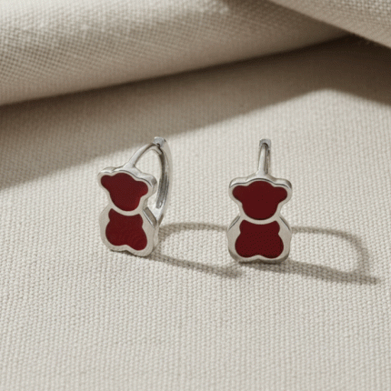 Argollas Huggies para Niñas Bañadas en Plata – Diseño Osito Rojo
