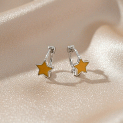 Argollas Huggies para Niñas Bañadas en Plata con Estrella Amarilla