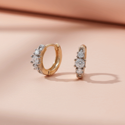 Argollas Huggies para Niñas Bañadas en Oro de 24K con Detalles en Oro Blanco