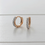 Argollas Huggies para Niñas Bañadas en Oro de 24K con Línea de Oro Blanco