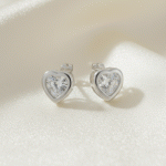 Aretes de Broquel Corazón de Cristal con Bisel en Baño de Plata