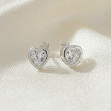 Aretes de Broquel Corazón de Cristal con Bisel en Baño de Plata