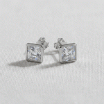 Aretes de Broquel Cuadrados con Circón "Princess Cut" en Baño de Plata