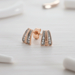 Aretes de Lujo en Oro Italiano de 24K con Detalles en Oro Blanco y Circones