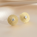 Aretes de Broquel Circulares con Textura de Micro-Esferas en Baño de Oro