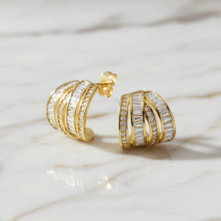 Aretes de Media Argolla Multicapa Bañados en Oro con Circones Baguette
