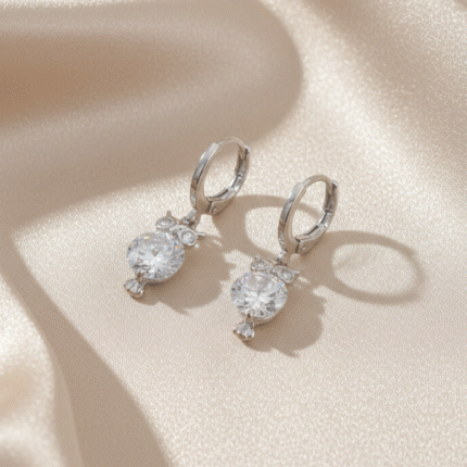 Aretes de Argolla con Dije de Búho en Baño de Plata y Circones