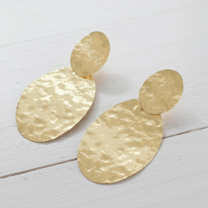 97 Maxi Aretes de Discos Ovalados con Acabado Martillado en Baño de Oro - Imagen 1