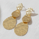 Maxi Aretes de Gotas Triples con Acabado Martillado en Baño de Oro