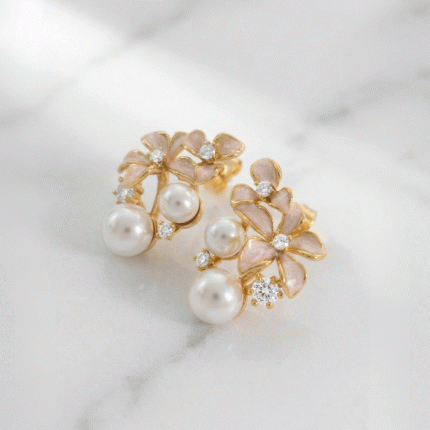 Aretes de Flores de Esmalte Rosa y Perlas con Baño de Oro