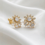 Aretes Florales en Baño de Oro con Circones y Perlas Naturales